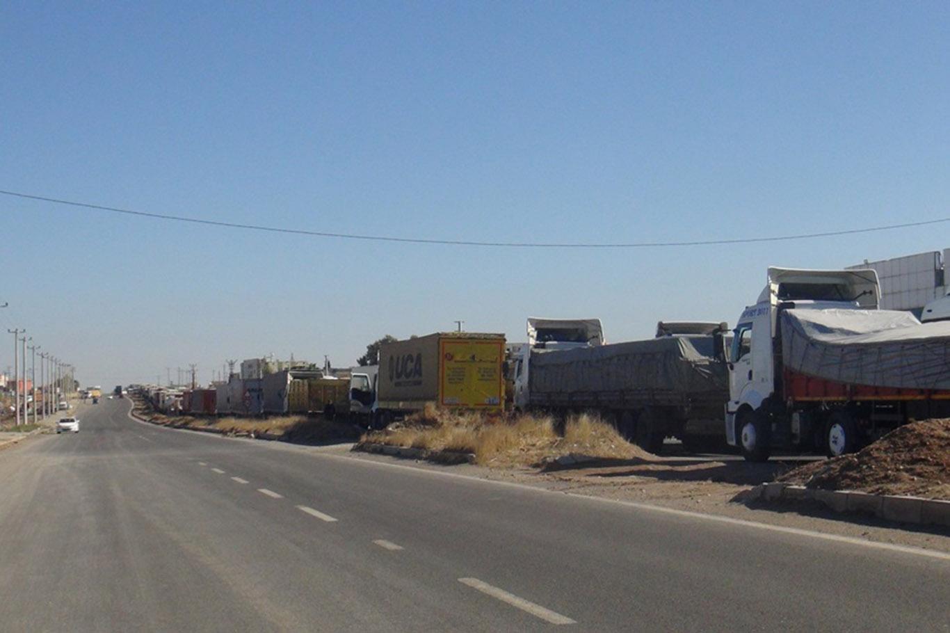 İpekyolu bomba şüphesiyle trafiğe kapatıldı İpekyolu bomba şüphesiyle trafiğe kapatıldı